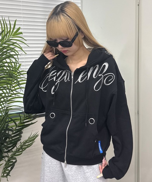 ATMARK(アットマーク)の「<2サイズ展開 / ユニセックス>アイレットデザイン ジップパーカー(パーカー・メンズ・レオパード/ピンク/ブラック・M/S)」の2枚目の写真