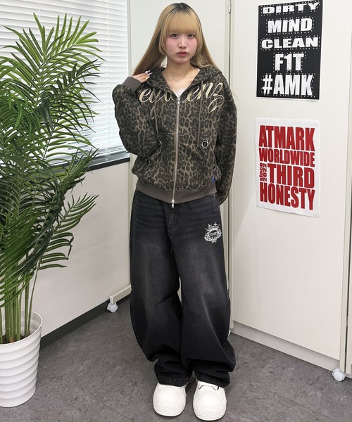 ATMARK(アットマーク)の「<2サイズ展開 / ユニセックス>アイレットデザイン ジップパーカー(パーカー・メンズ・レオパード/ピンク/ブラック・M/S)」の6枚目の写真