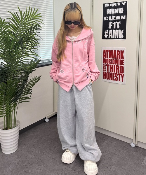 ATMARK(アットマーク)の「<2サイズ展開 / ユニセックス>アイレットデザイン ジップパーカー(パーカー・メンズ・レオパード/ピンク/ブラック・M/S)」の5枚目の写真