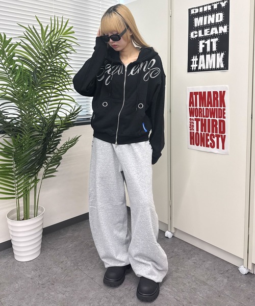 ATMARK(アットマーク)の「<2サイズ展開 / ユニセックス>アイレットデザイン ジップパーカー(パーカー・メンズ・レオパード/ピンク/ブラック・M/S)」の4枚目の写真