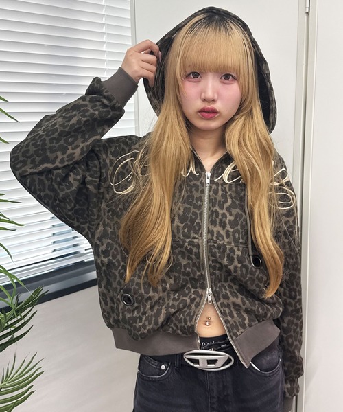 ATMARK(アットマーク)の「<2サイズ展開 / ユニセックス>アイレットデザイン ジップパーカー(パーカー・メンズ・レオパード/ピンク/ブラック・M/S)」の19枚目の写真