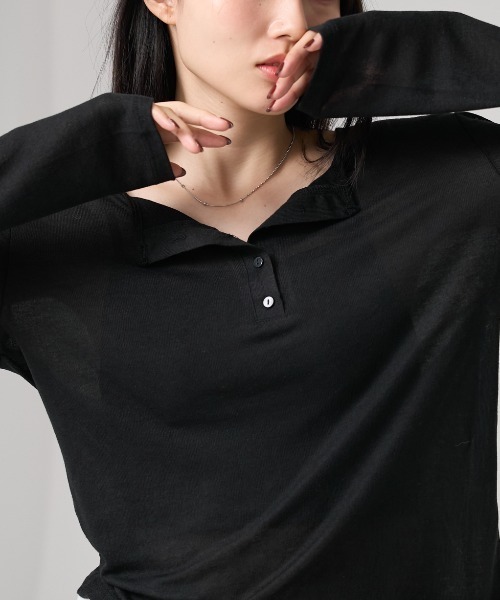 TRIANGLE PALETTE(トライアングルパレット)の「シアー ヘンリーネック長袖トップス(Tシャツ/カットソー・レディース・グレー/ブラウン/アイボリー/ブラック・FREE)」の2枚目の写真