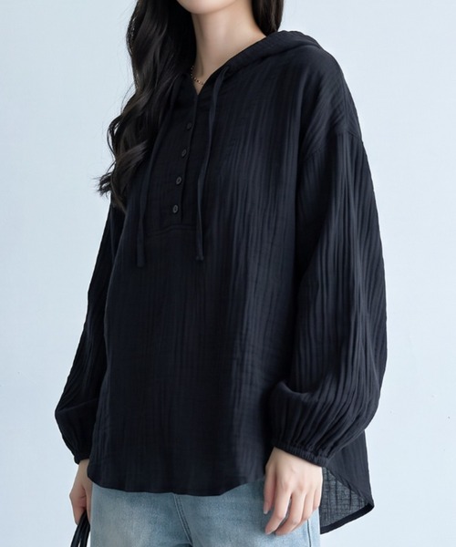 umune(ウムネ)の「軽やかな素材感でラフに着こなせる♪フード付きプルオーバーブラウス(シャツ/ブラウス・レディース・ブラウン/ブラック/オフホワイト・FREE)」の22枚目の写真