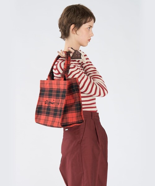 To b. by agnes b.(トゥービーバイアニエスベー)の「ハートボタン タートルネック ニット プルオーバー(ニット/セーター・レディース・ホワイト系その他・FREE)」の5枚目の写真