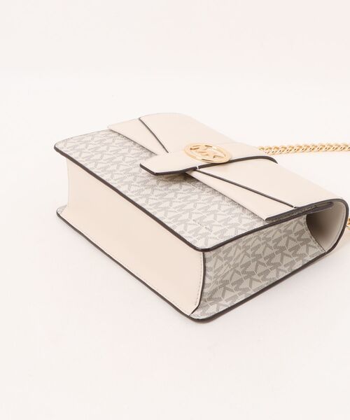 MICHAEL KORS(マイケルコース)の「GREENWICH SM FLAP XBODY(ショルダーバッグ・レディース・ベージュ系・FREE)」の3枚目の写真