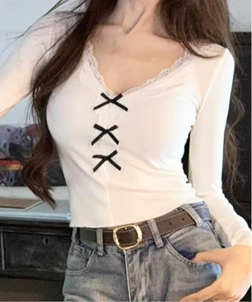 VIBGYOR(ヴィブジョー)の「【EIZZ/アイズ】Vネック レース切替 フロントトリプルリボン タイトカットソー / ロンT(Tシャツ/カットソー・レディース・ホワイト・FREE)」の8枚目の写真