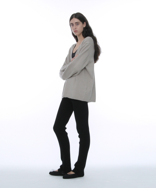 PARTIMENTO WOMEN(パルティメントウィメン)の「PWC オーバーサイズディープVネックニット_ウォームグレー(ニット/セーター・レディース・その他・OS)」の5枚目の写真