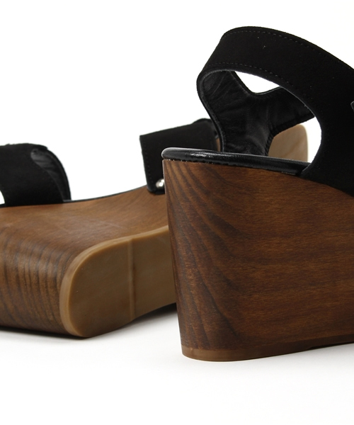 LE TALON（ルタロン）の「LAOCOONTE 8.5cmレザークロスウッドウエッジサンダル（サンダル・レディース・ブラック/キャメル・37/38/36/35）」の8枚目の写真