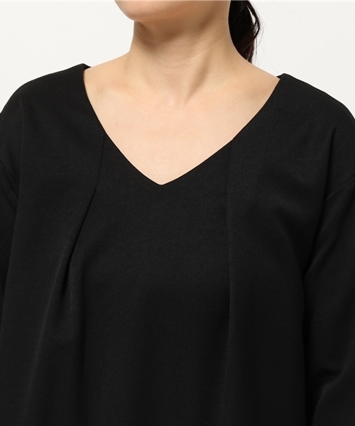 N.(N. Natural Beauty Basic)(エヌエヌナチュラルビューティーベーシック)の「Vネックタックワンピ-ス(ワンピース・レディース・ブラック/レッド/グリーン・MEDIUM)」の8枚目の写真