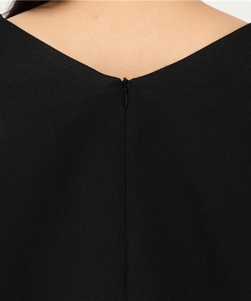 N.(N. Natural Beauty Basic)(エヌエヌナチュラルビューティーベーシック)の「Vネックタックワンピ-ス(ワンピース・レディース・ブラック/レッド/グリーン・MEDIUM)」の9枚目の写真