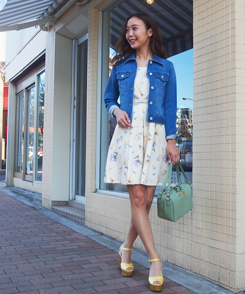 dazzlin(ダズリン)の「パイピングカットデニムGジャン(デニムジャケット・レディース・ブルー/インディゴブルー・SMALL/MEDIUM)」の19枚目の写真