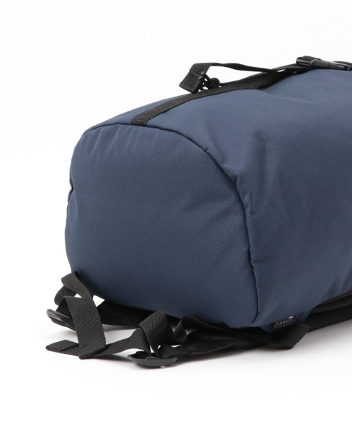 OUTDOOR PRODUCTS(アウトドアプロダクツ)の「480 フラップデイパック バックパック PCポケット内蔵 リフレクター使用(バックパック/リュック・レディース・グレー/ブルー/ブラック/オリーブ/グレイッシュブルー/オレンジ/イエロー/ネイビー/レッド/ブラウン・FREE)」の12枚目の写真