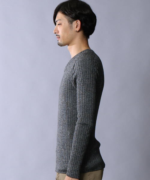 5351 POUR LES HOMMES(ゴーサンゴーイチプールオム)の「【定番/新色】ホールガーメントVネックニット(ニット/セーター・メンズ・ブルー/ホワイト×ブラック/ホワイト/ブラック/レッド・44/46/48)」の16枚目の写真