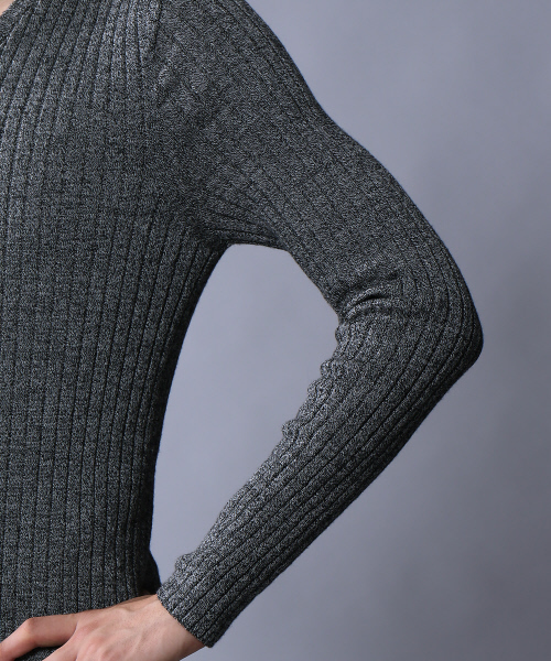 5351 POUR LES HOMMES(ゴーサンゴーイチプールオム)の「【定番/新色】ホールガーメントVネックニット(ニット/セーター・メンズ・ブルー/ホワイト×ブラック/ホワイト/ブラック/レッド・44/46/48)」の13枚目の写真