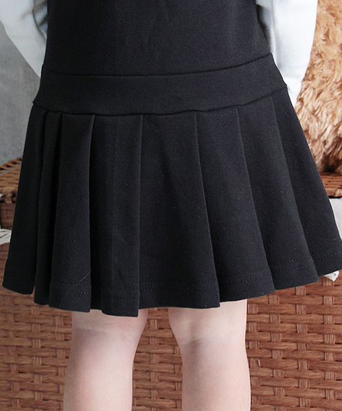 Rora（ローラ）の「メラ ジャンパースカート(2color)（ジャンパースカート・キッズ・ブラック/ネイビー・90㎝/110cm/120cm/130cm/100cm/140cm）」の11枚目の写真