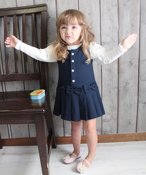 Rora（ローラ）の「メラ ジャンパースカート(2color)（ジャンパースカート・キッズ・ブラック/ネイビー・90㎝/110cm/120cm/130cm/100cm/140cm）」の15枚目の写真