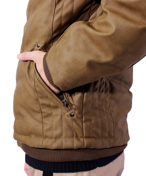 8(eight)(エイト)の「ファー付き 中綿 PUレザージャケット ブルゾン(ダウンジャケット/コート・メンズ・ブラック/キャメル/ブラウン・MEDIUM/X-LARGE/LARGE)」の12枚目の写真