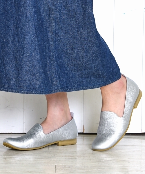 neue marche（ノイエマルシェ）の「ソフトレザースリッポン/823K【日本製】大きいサイズ＆小さいサイズ（スリッポン・レディース・ホワイト/ブラック/シルバー/ブラウン/カーキ/ガンメタ/ネイビー/アイボリー/ダークベージュ・22cm/22.5cm/23cm/23.5cm/24cm/24.5cm/25cm/21.5cm/25.5cm/21cm）」の8枚目の写真