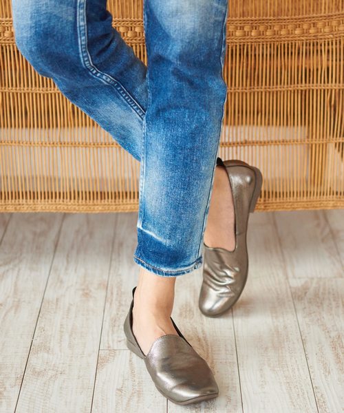 neue marche（ノイエマルシェ）の「ソフトレザースリッポン/823K【日本製】大きいサイズ＆小さいサイズ（スリッポン・レディース・ホワイト/ブラック/シルバー/ブラウン/カーキ/ガンメタ/ネイビー/アイボリー/ダークベージュ・22cm/22.5cm/23cm/23.5cm/24cm/24.5cm/25cm/21.5cm/25.5cm/21cm）」の9枚目の写真