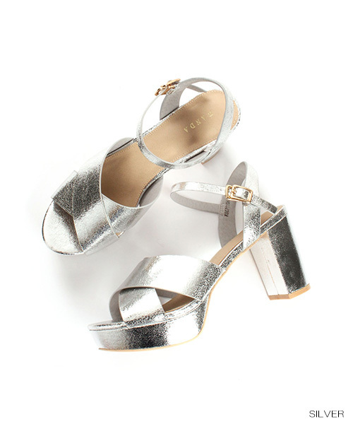 RANDA(ランダ)の「クロスベルトアンクルストラップサンダル(サンダル・レディース・ブラック/グリーン/シルバー/ベージュ/ピンク・L/LL/M/S/SS)」の5枚目の写真