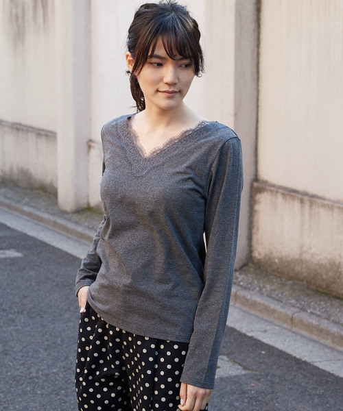 AMERICAN HOLIC（アメリカンホリック）の「・あったかVネックレースプルオーバー＊（Tシャツ/カットソー・レディース・ブラック/モカ/グレー系その他2・M/L）」の3枚目の写真