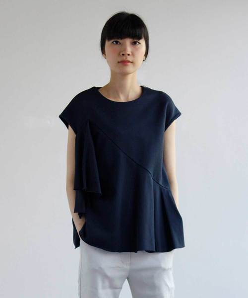 AVIE(アビィ)の「裏毛フリルデザイントップス(Tシャツ/カットソー)」|ネイビー