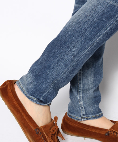 Ray BEAMS（レイビームス）の「RED CARD / スキニーデニム（デニムパンツ・レディース・ブルー系その他・26/24/23/25）」の4枚目の写真