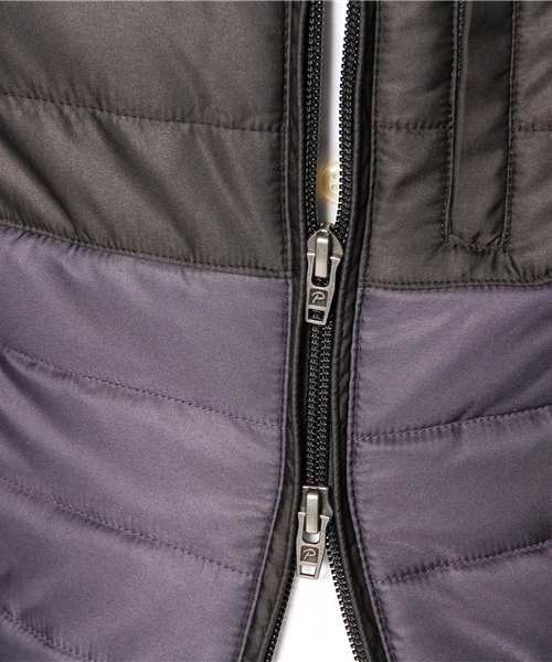 PLST（プラステ）の「Ｍen キルティングベスト（ダウンベスト・メンズ・ダークネイビー・LARGE/SMALL/MEDIUM）」の2枚目の写真