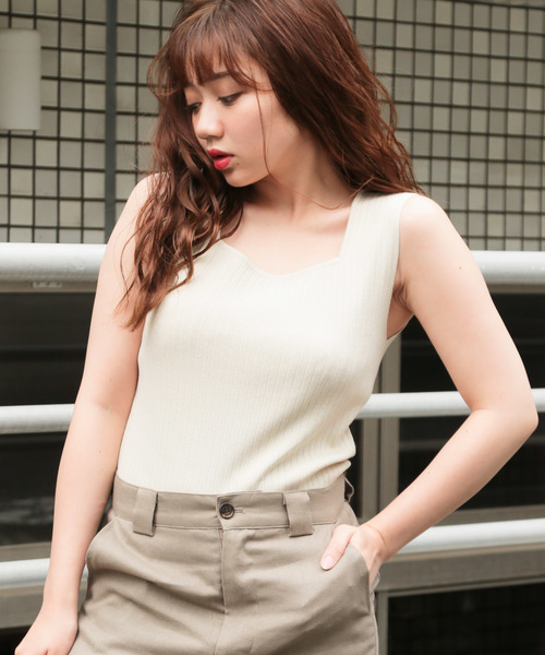 apres jour(アプレジュール)の「スクエアネックノースリニット【ZOZOTOWN限定アイテム】(タンクトップ・レディース・ブラック/カーキ/オレンジ系その他/モカ/アイボリー・フリー)」の2枚目の写真