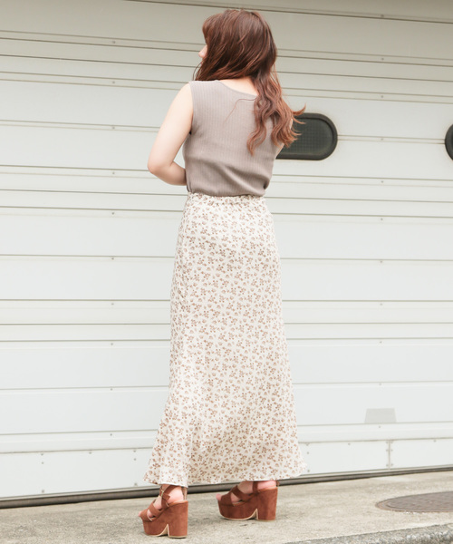 apres jour(アプレジュール)の「スクエアネックノースリニット【ZOZOTOWN限定アイテム】(タンクトップ・レディース・ブラック/カーキ/オレンジ系その他/モカ/アイボリー・フリー)」の15枚目の写真