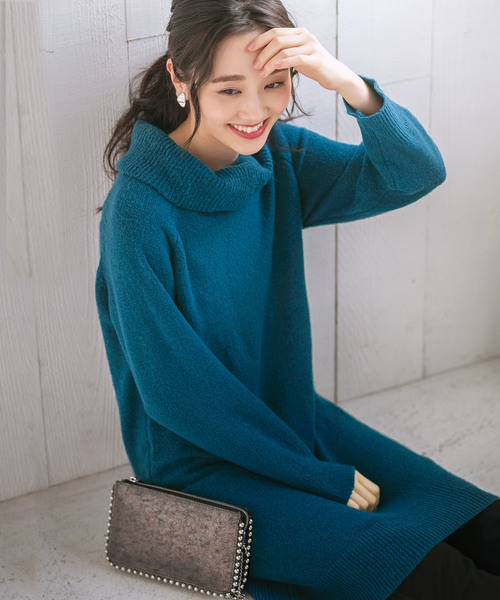 BELLUNA(ベルーナ)の「ブークレーニットオフタートルワンピース(ワンピース・レディース・ライトグレー/ネイビー/ターコイズブルー/ピンク・MEDIUM/LARGE/X-LARGE)」の3枚目の写真