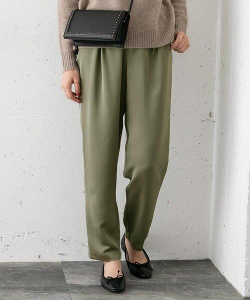 URBAN RESEARCH ROSSO（アーバンリサーチロッソ）の「サテンタックパンツ（その他パンツ・レディース・ベージュ系その他/カーキ/ブラウン・36/38）」の3枚目の写真