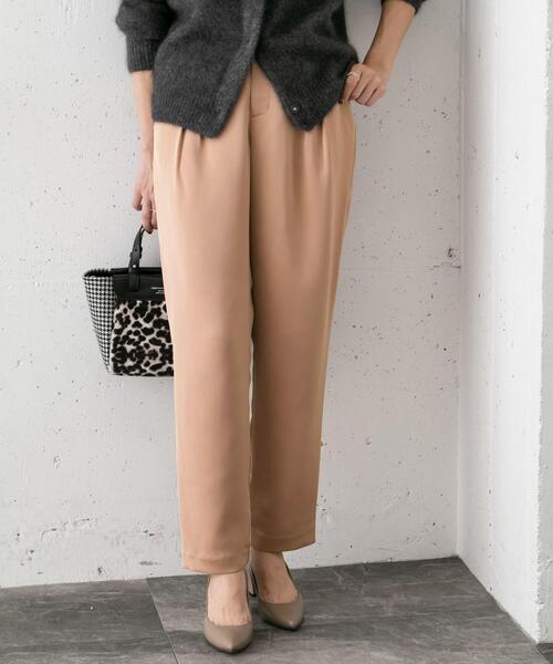 URBAN RESEARCH ROSSO（アーバンリサーチロッソ）の「サテンタックパンツ（その他パンツ・レディース・ベージュ系その他/カーキ/ブラウン・36/38）」の4枚目の写真