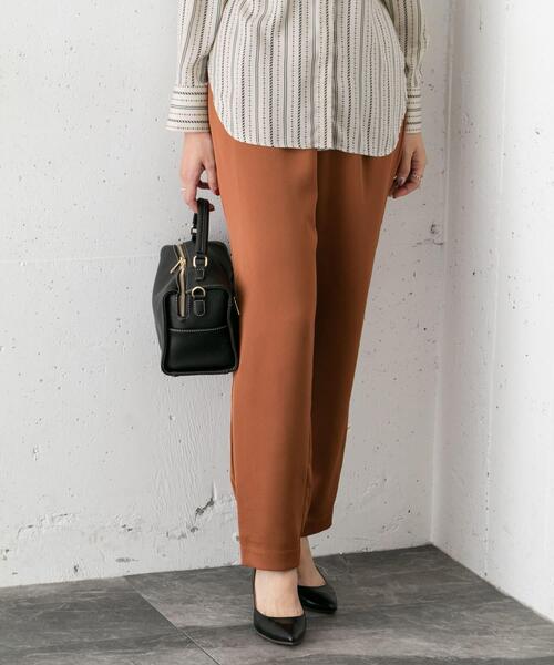 URBAN RESEARCH ROSSO（アーバンリサーチロッソ）の「サテンタックパンツ（その他パンツ・レディース・ベージュ系その他/カーキ/ブラウン・36/38）」の11枚目の写真
