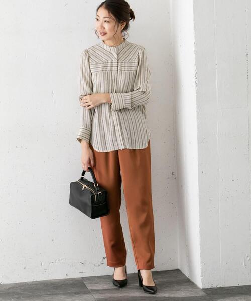 URBAN RESEARCH ROSSO（アーバンリサーチロッソ）の「サテンタックパンツ（その他パンツ・レディース・ベージュ系その他/カーキ/ブラウン・36/38）」の13枚目の写真