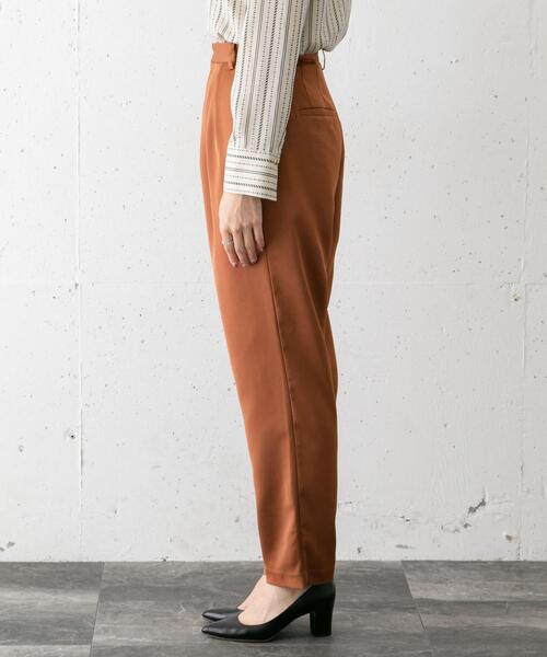 URBAN RESEARCH ROSSO（アーバンリサーチロッソ）の「サテンタックパンツ（その他パンツ・レディース・ベージュ系その他/カーキ/ブラウン・36/38）」の16枚目の写真