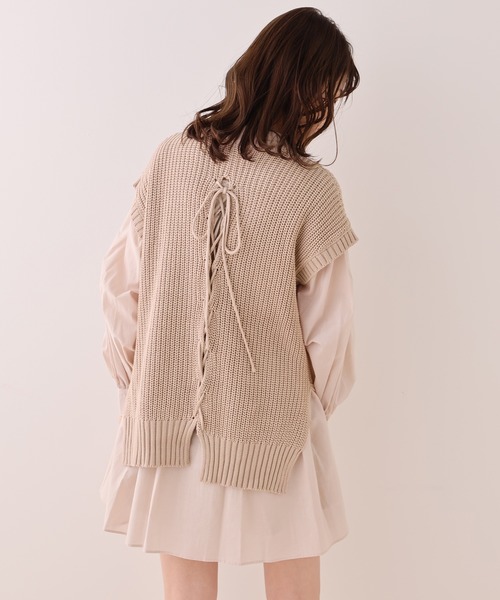 one after another NICE CLAUP(ワンアフターアナザーナイスクラップ)の「後ろレースアップニットベスト(ベスト・レディース・アイボリー/ベージュ/ミント・FREE)」の17枚目の写真