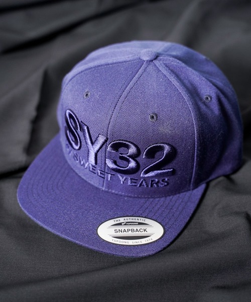 SY32 by SWEET YEARS(エスワイサーティトゥバイスィートイヤーズ)の「【SY32 by SWEET YEARS】3D LOGO SNAPBACK CAP(キャップ・メンズ・ブラック/ネイビー/ブラック系その他/グレー・FREE)」の4枚目の写真