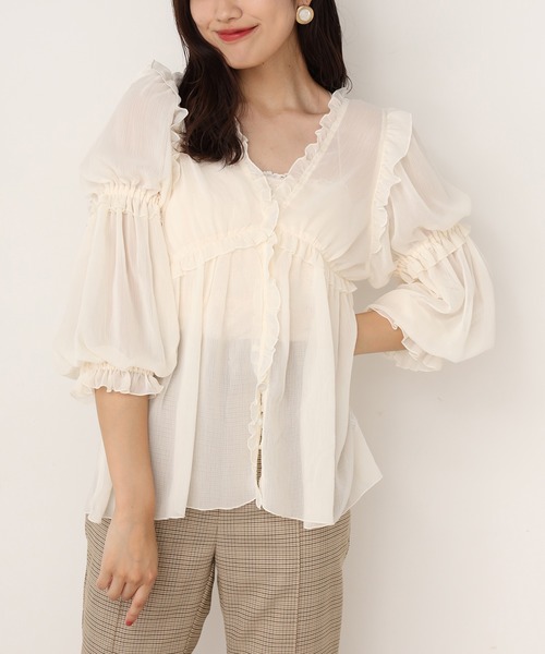 one after another NICE CLAUP(ワンアフターアナザーナイスクラップ)の「シアーフリル羽織(シャツ/ブラウス・レディース・ベージュ/ブラウン/オフホワイト・FREE)」の2枚目の写真