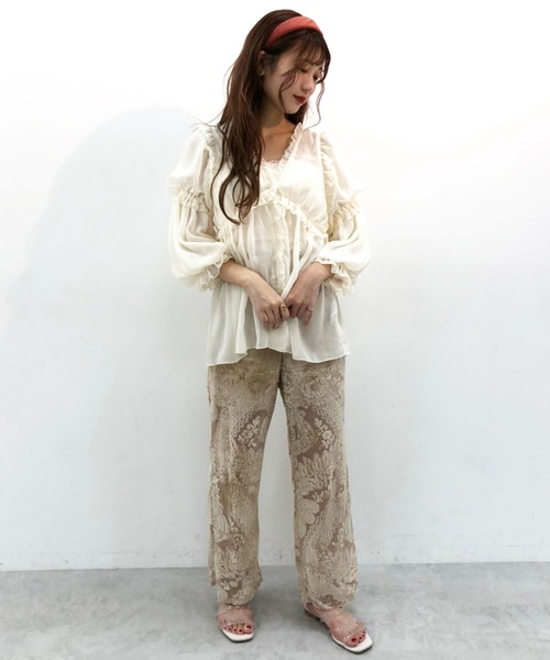 one after another NICE CLAUP(ワンアフターアナザーナイスクラップ)の「シアーフリル羽織(シャツ/ブラウス・レディース・ベージュ/ブラウン/オフホワイト・FREE)」の22枚目の写真