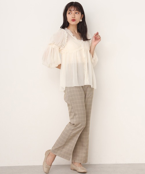 one after another NICE CLAUP(ワンアフターアナザーナイスクラップ)の「シアーフリル羽織(シャツ/ブラウス・レディース・ベージュ/ブラウン/オフホワイト・FREE)」の17枚目の写真