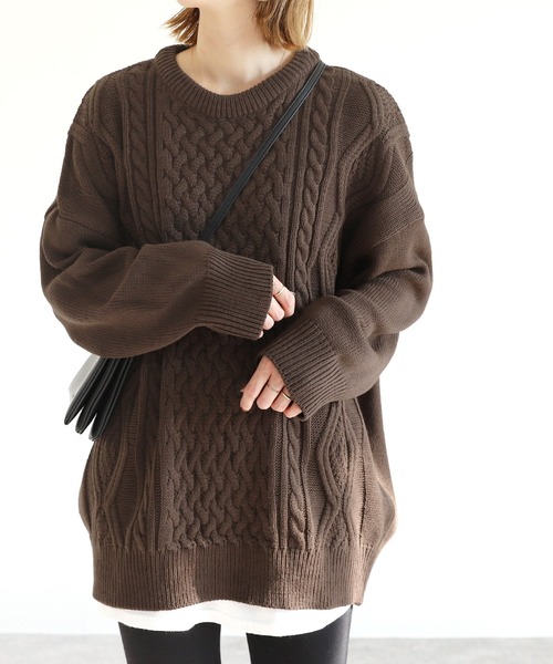 reca（レカ）の「オーバーシルエット ケーブル編みニット（ニット/セーター・レディース・ブラック/ベージュ/ブラウン/アイボリー/グレイッシュベージュ/オフホワイト・FREE）」の4枚目の写真