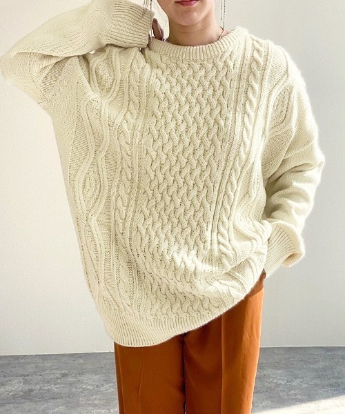 reca（レカ）の「オーバーシルエット ケーブル編みニット（ニット/セーター・レディース・ブラック/ベージュ/ブラウン/アイボリー/グレイッシュベージュ/オフホワイト・FREE）」の2枚目の写真