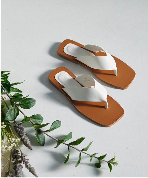 Fabby fabby（ファビィーファビィー）の「トングフラットサンダル（サンダル・レディース・ホワイト/ブラウン/ブラック/ベージュ・SS/MEDIUM/SMALL/LARGE）」の2枚目の写真