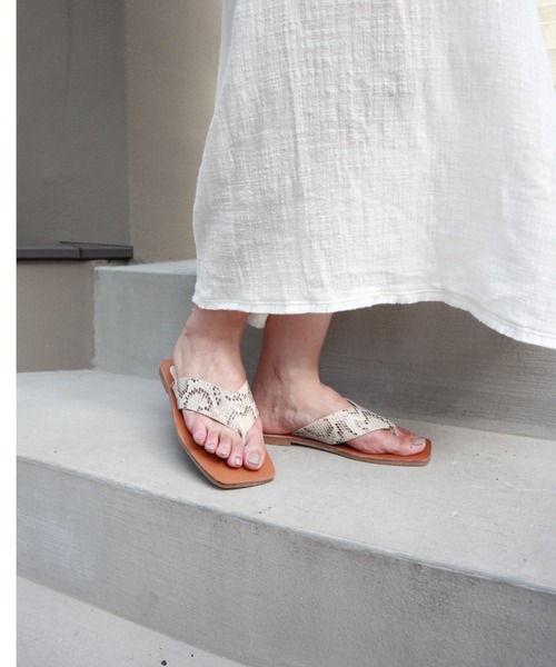 Fabby fabby（ファビィーファビィー）の「トングフラットサンダル（サンダル・レディース・ホワイト/ブラウン/ブラック/ベージュ・SS/MEDIUM/SMALL/LARGE）」の7枚目の写真