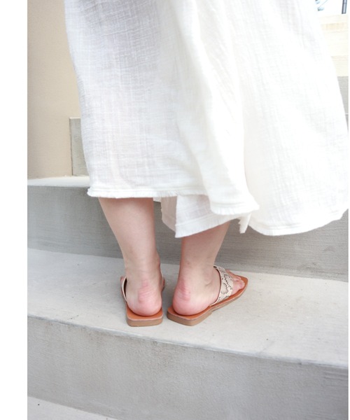 Fabby fabby（ファビィーファビィー）の「トングフラットサンダル（サンダル・レディース・ホワイト/ブラウン/ブラック/ベージュ・SS/MEDIUM/SMALL/LARGE）」の8枚目の写真