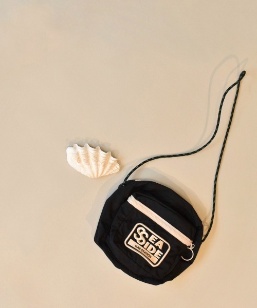 THEATRE PRODUCTS（シアタープロダクツ）の「SEASIDEスクエアショルダー（ショルダーバッグ・レディース・ブラック/ピンク/パープル/ベージュ/レッド・FREE）」の2枚目の写真