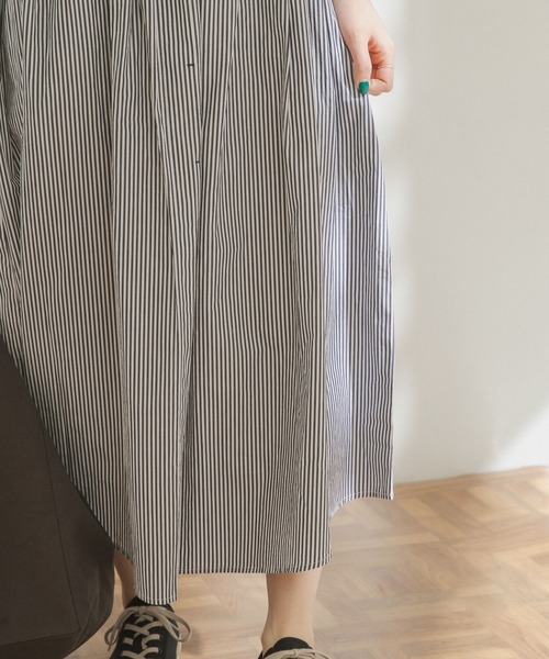 FORK&SPOON（フォークアンドスプーン）の「FORK&SPOON　シャツテイルギャザースカート（スカート・レディース・チャコールグレー/ライトブルー/ブラック・ONE）」の6枚目の写真