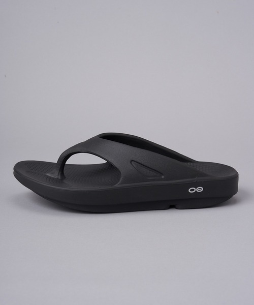 OOFOS（ウーフォス）の「＃【OOFOS/ウーフォス】ウーオリジナルリカバリーサンダル（サンダル・レディース・ネイビー/グレー系その他/ブラック/モカ・7/8）」の9枚目の写真