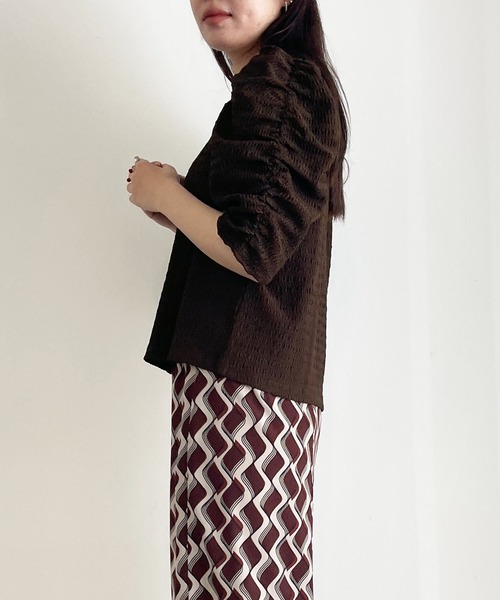 MADEMOISELLE ROPE'（マドモアゼル ロペ）の「【前後2WAY】パフスリーブシャーリングプルオーバー（Tシャツ/カットソー・レディース・ブラック/キナリ/ブラウン・38）」の4枚目の写真